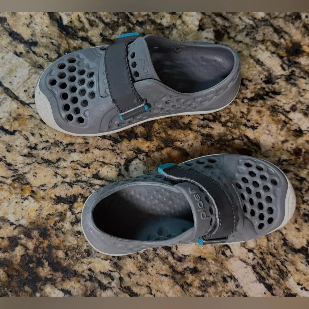 Plae Mimo Water Shoes Toddler Boy's Size 9 Gray Slip Resistant Adjustable